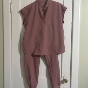 Figs medium scrub top and medium petite scrub bottoms